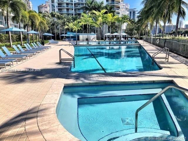 2950 NE 188th St #323, Aventura FL 33180