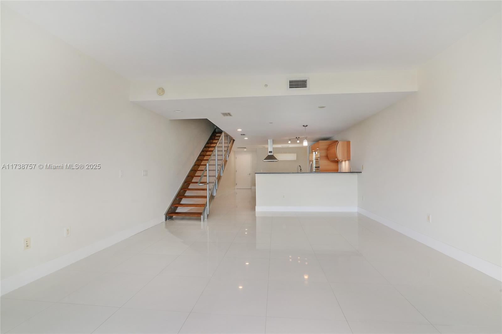 2950 NE 188th St #323, Aventura FL 33180