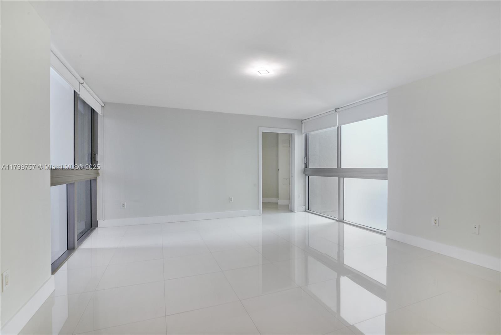 2950 NE 188th St #323, Aventura FL 33180