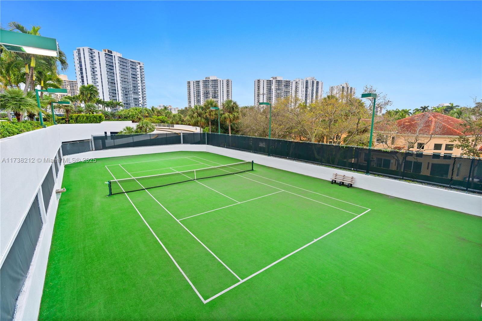 3801 NE 207th St #TH6, Aventura FL 33180
