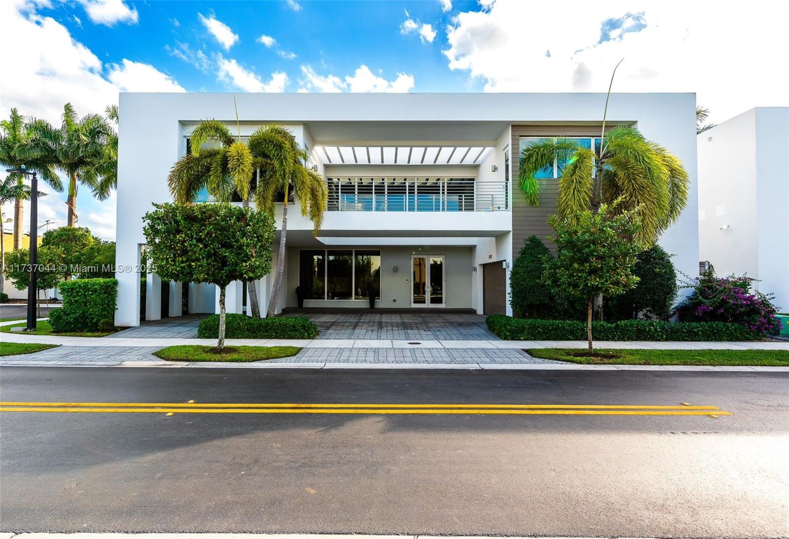 10220 NW 74th Ter, Doral, Florida image 1