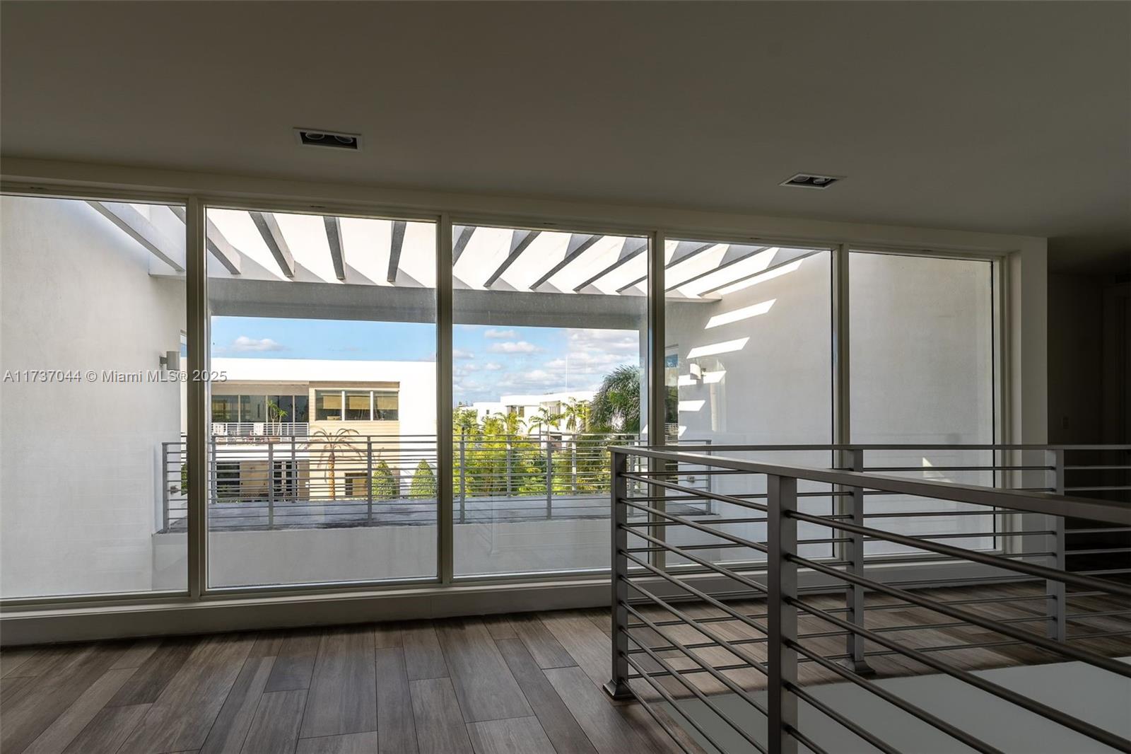 Listing Photo 10