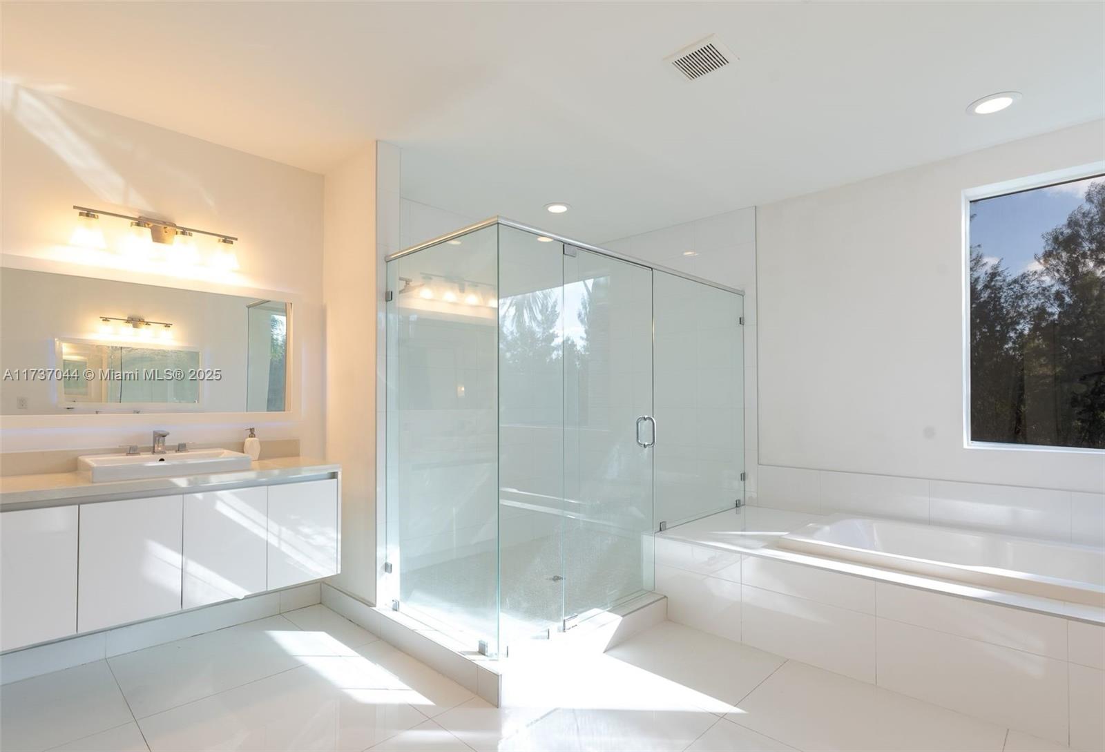 10220 NW 74th Ter, Doral, Florida image 17