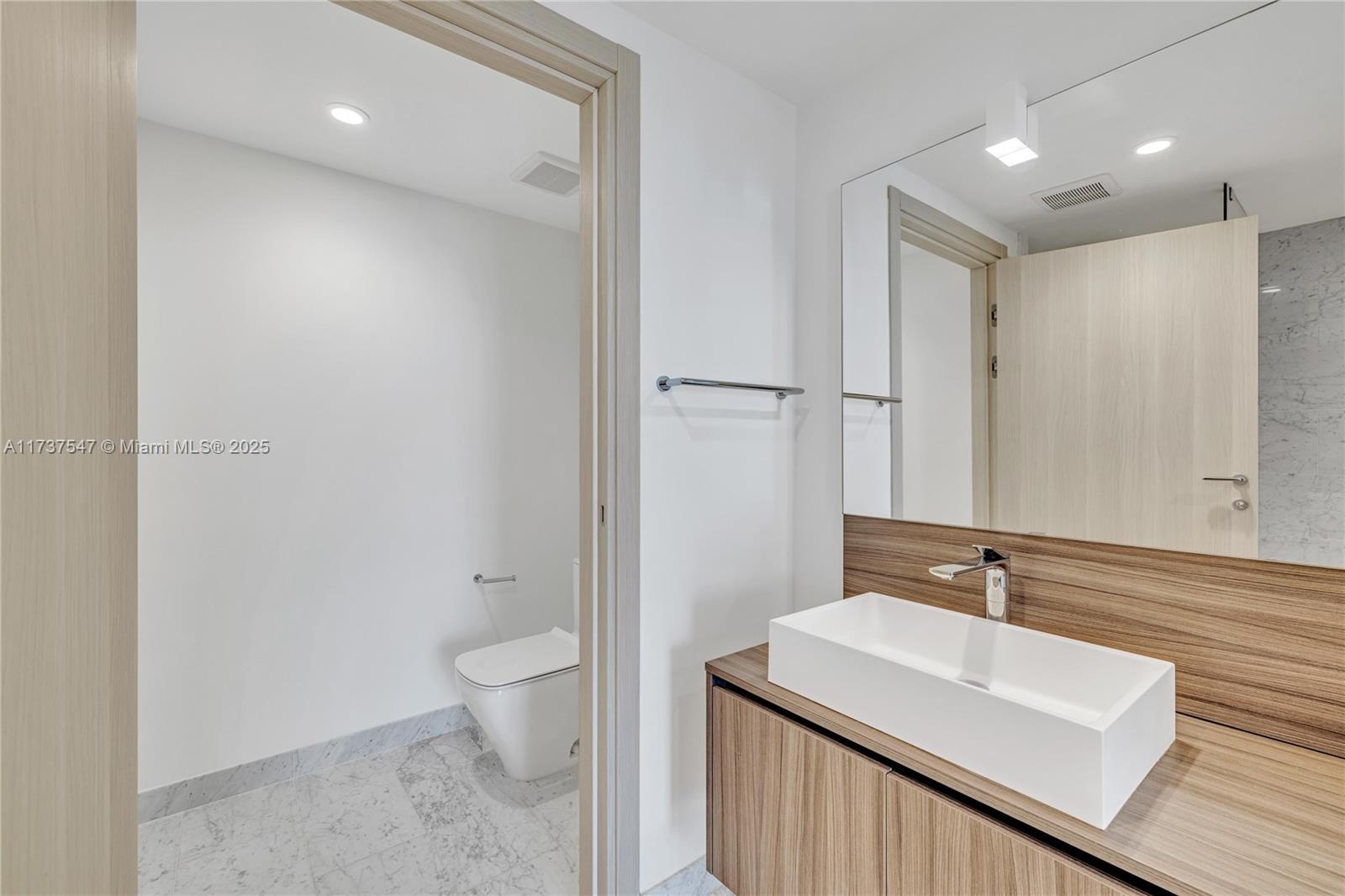 1000 Brickell Plz #3108, Miami FL 33131