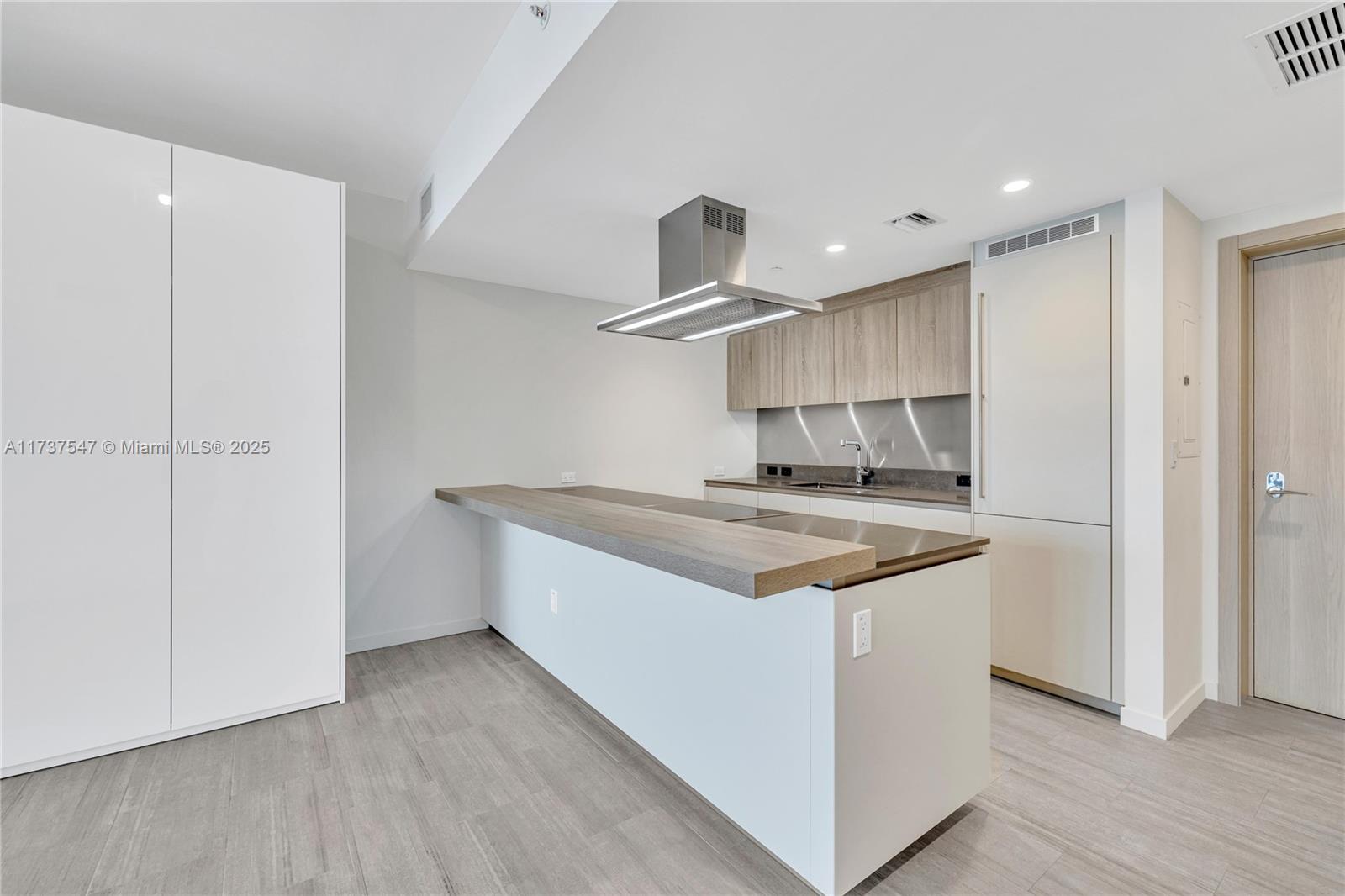 1000 Brickell Plz #3108, Miami FL 33131