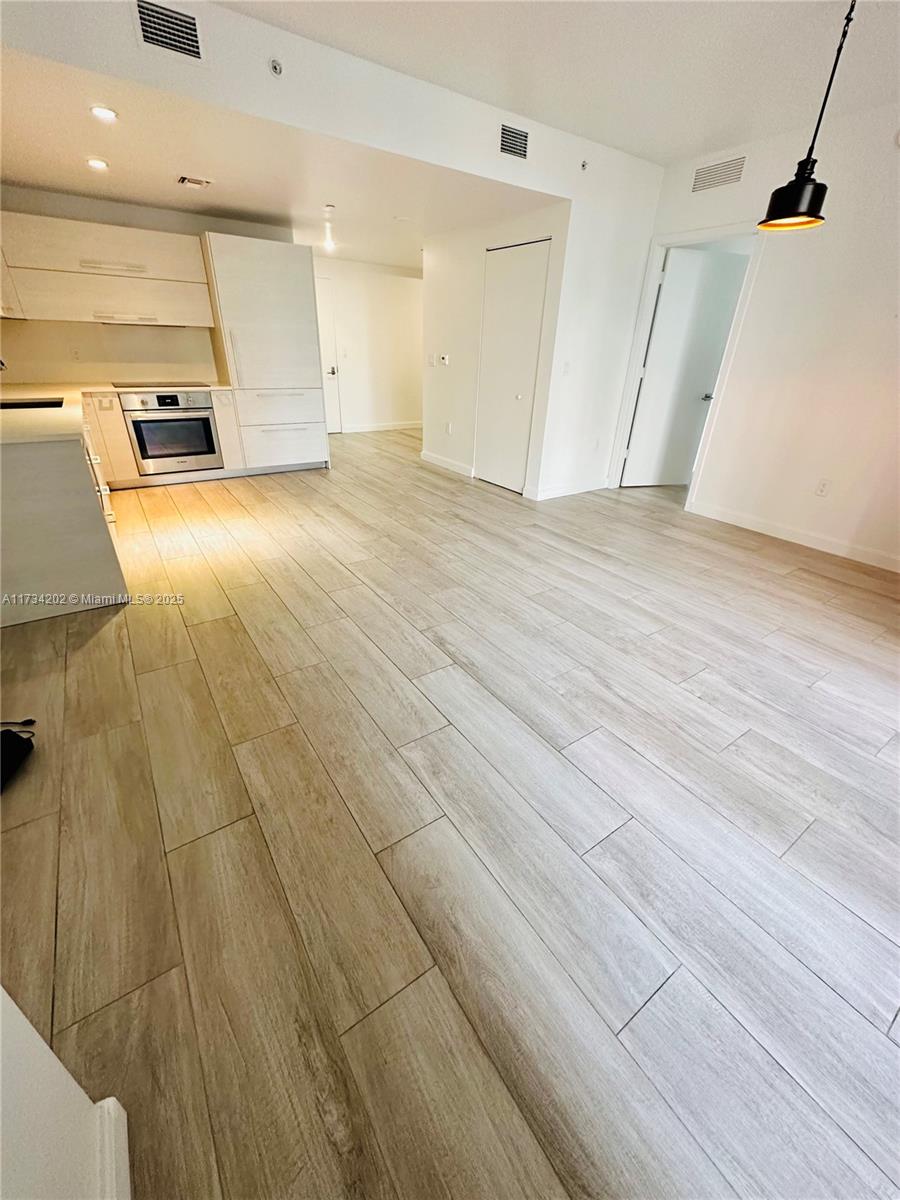 45 SW 9th St #1202, Miami FL 33130