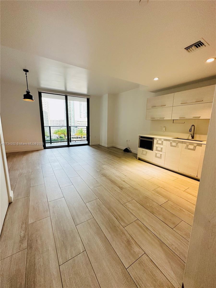 45 SW 9th St #1202, Miami FL 33130