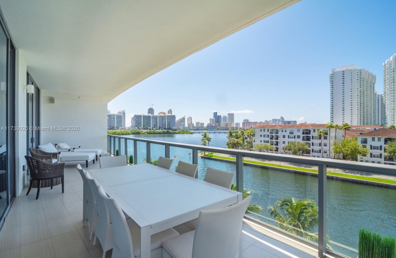 Apartamento à Venda em Aventura, FL