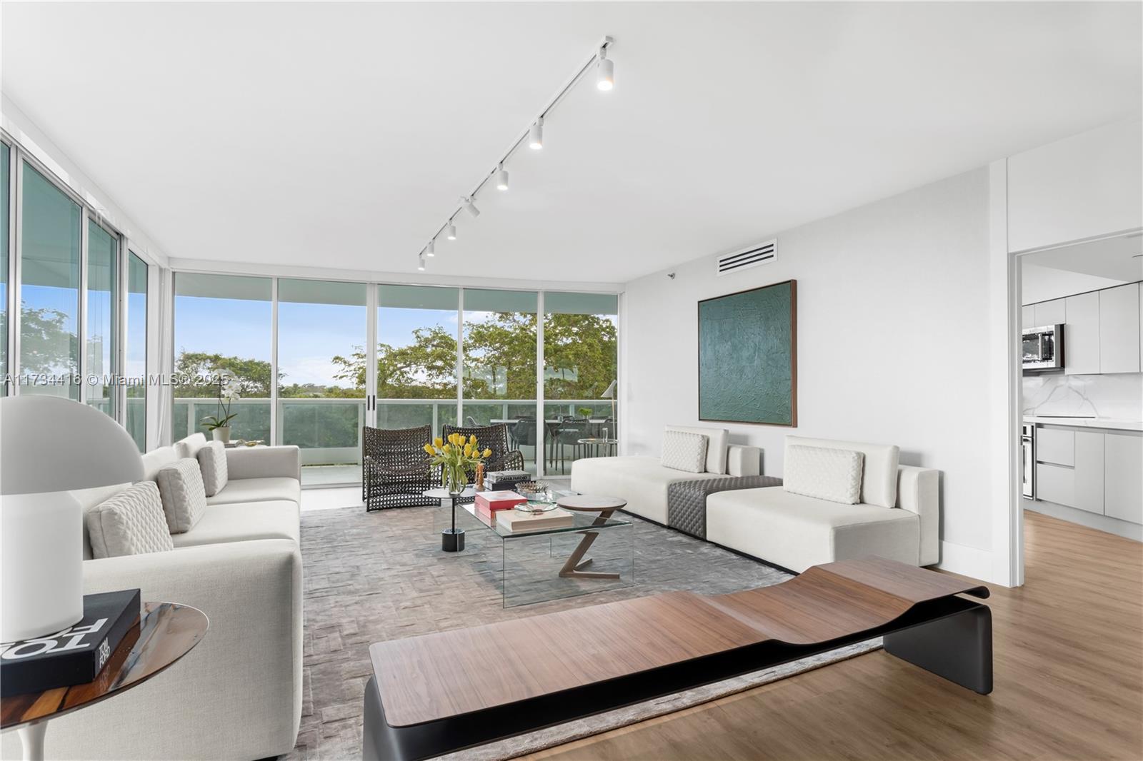 Condo for Sale in Miami, FL