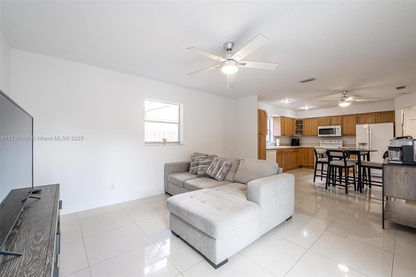 2452 NW 98th Ln, Coral Springs, Florida image 7