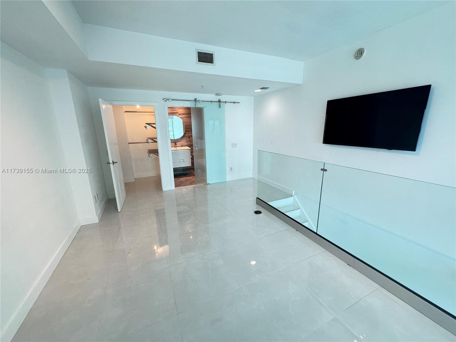 60 SW 13th St #2006, Miami FL 33130