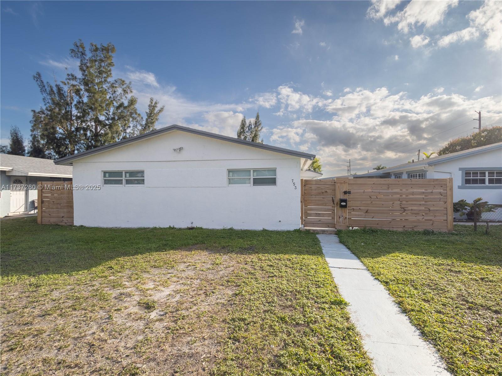 753 SW 2nd St, Dania Beach, Florida image 1