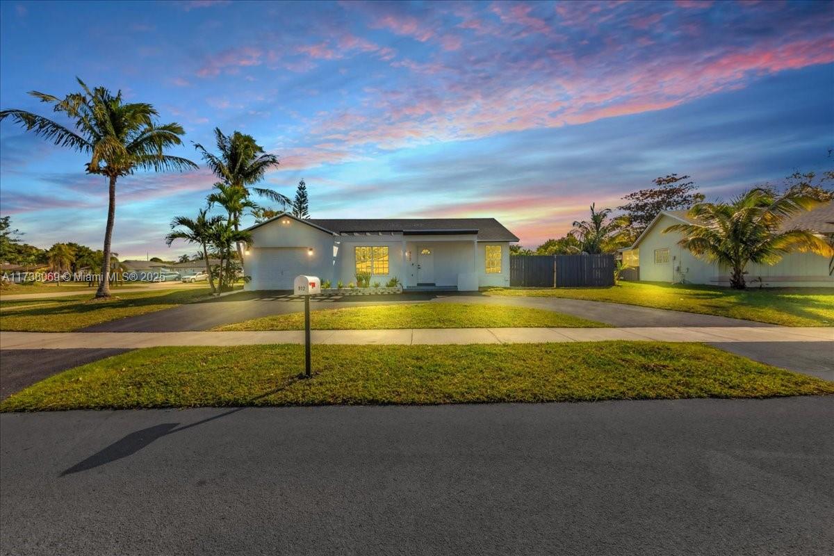 912 Cardinal Pl, Homestead, Florida image 1