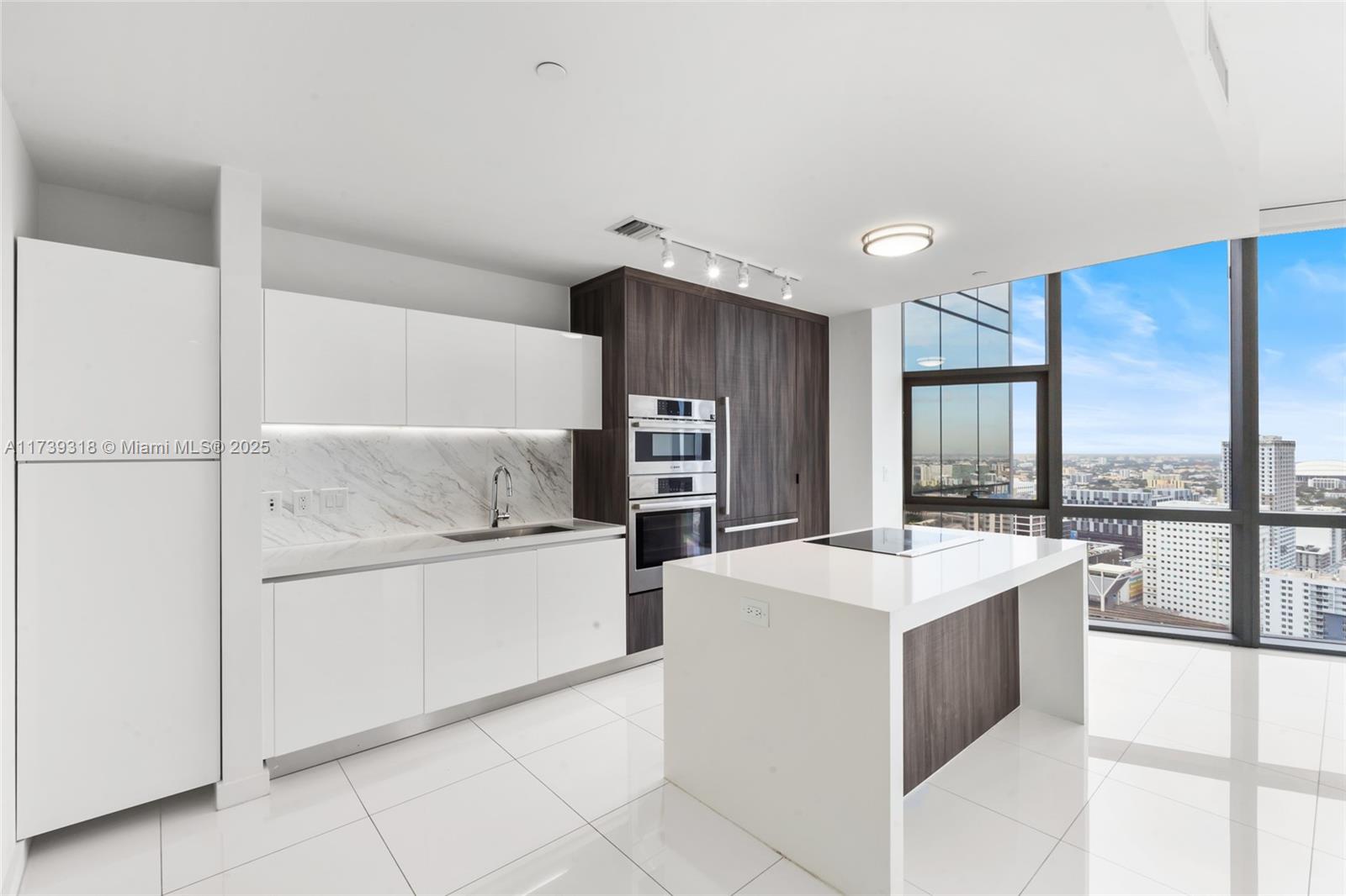 Condo for Sale in Miami, FL