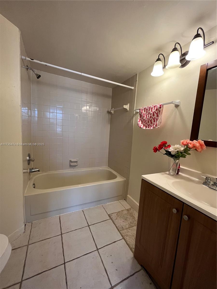 210 Lake Pointe Dr #107, Oakland Park, Florida image 11