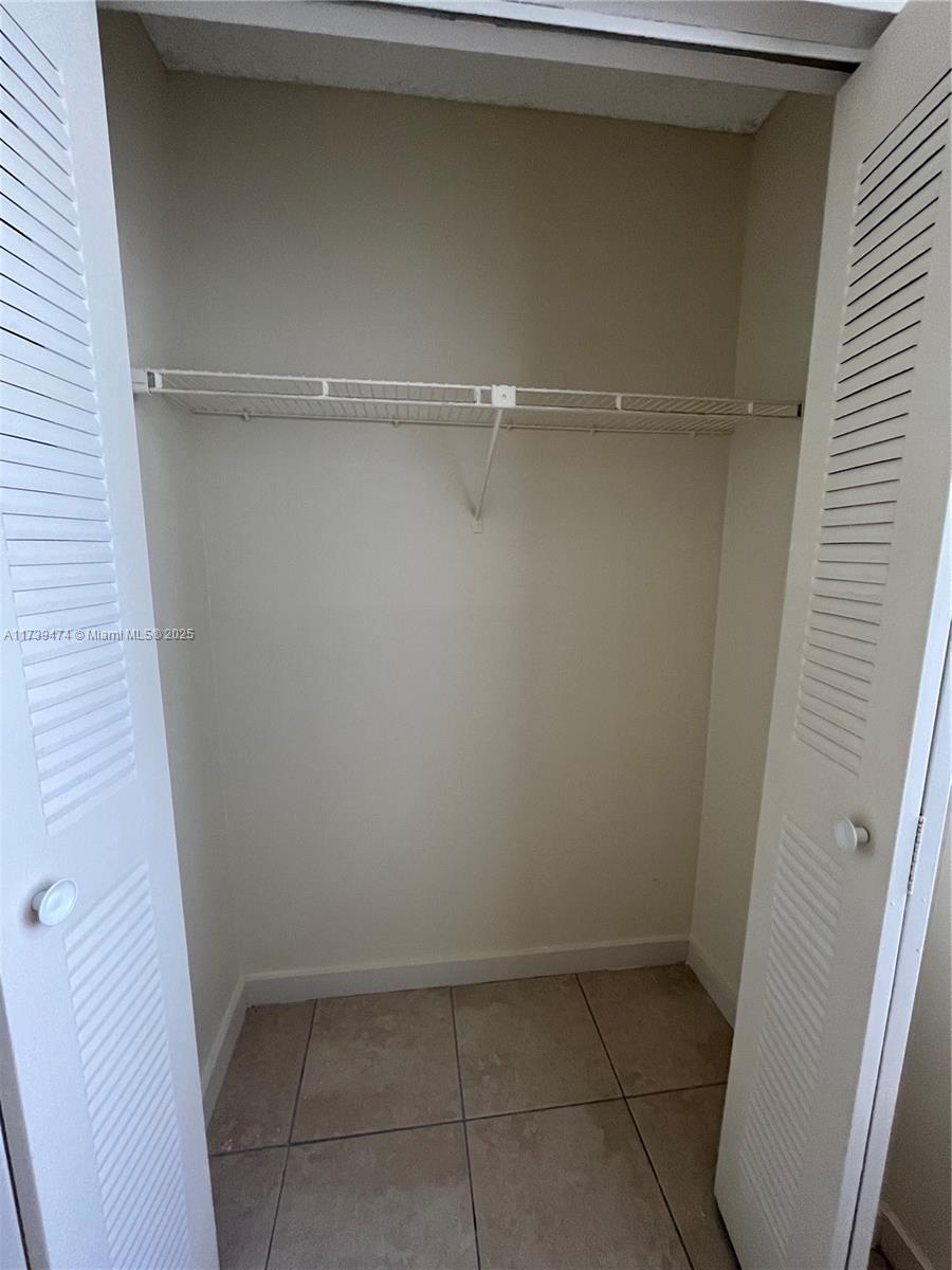 210 Lake Pointe Dr #107, Oakland Park, Florida image 13