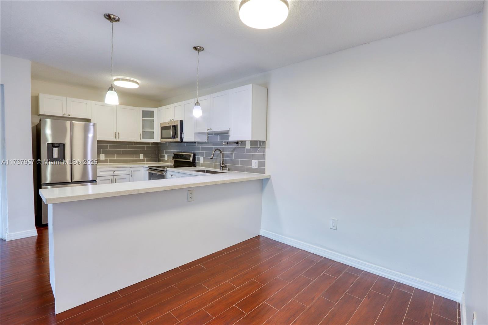 Listing Photo 12