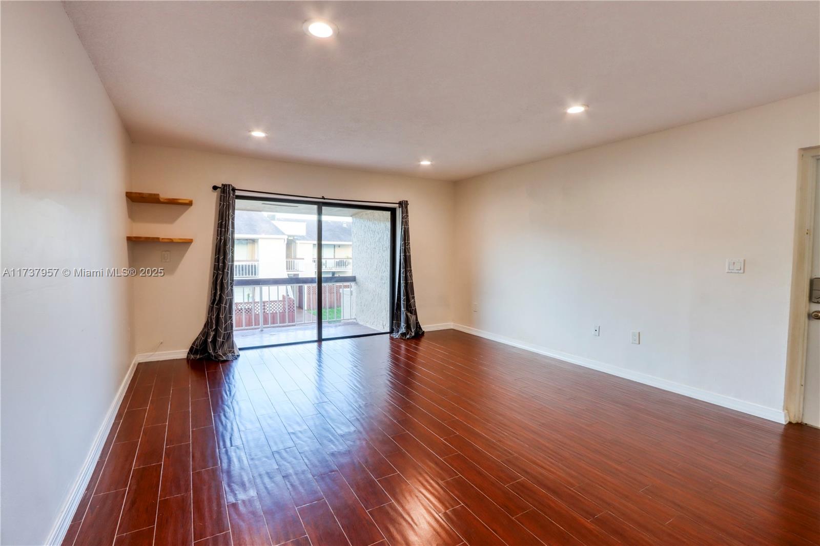 Listing Photo 14