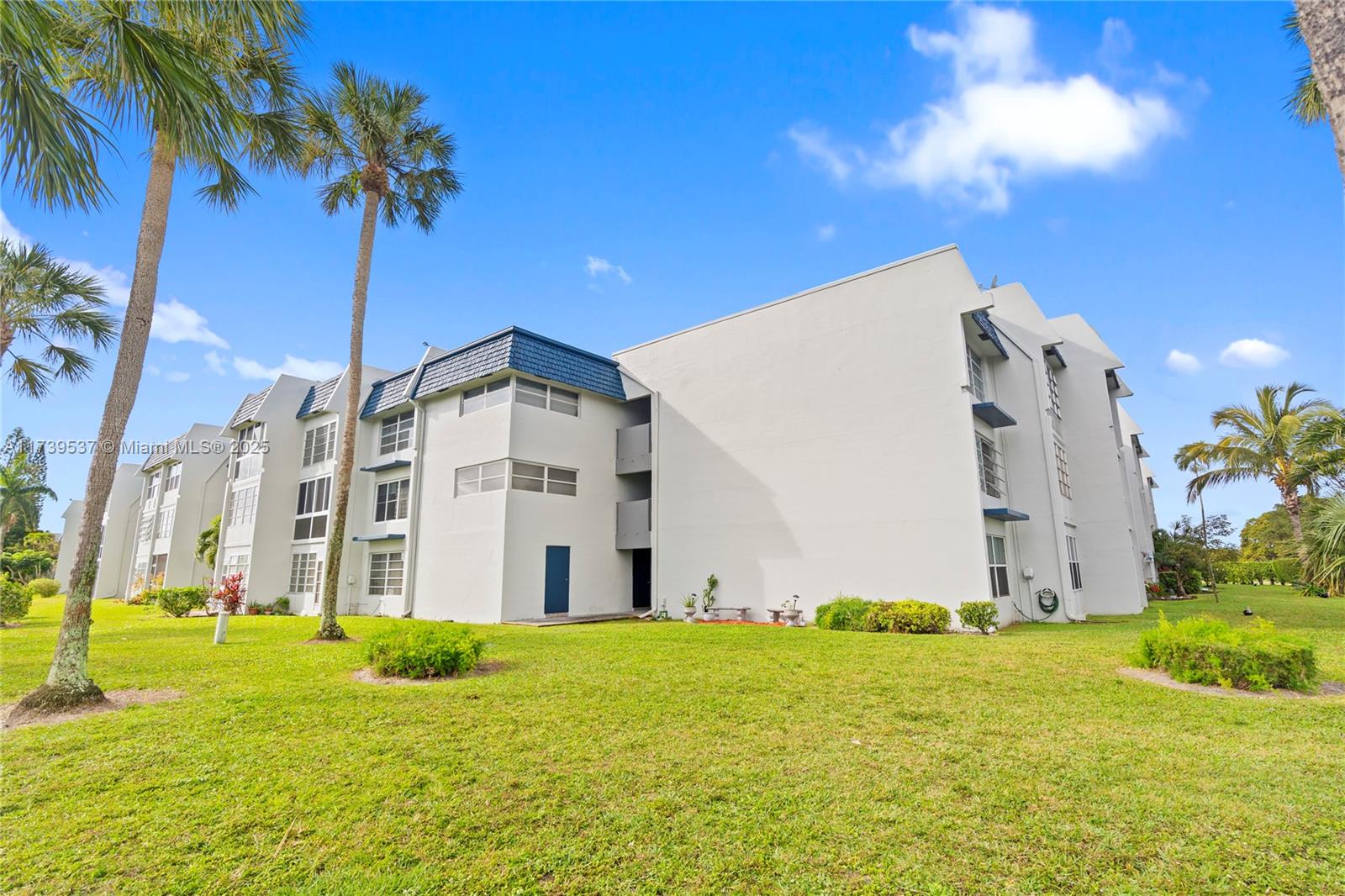 7807 Golf Cir Dr #212, Margate, Florida image 2