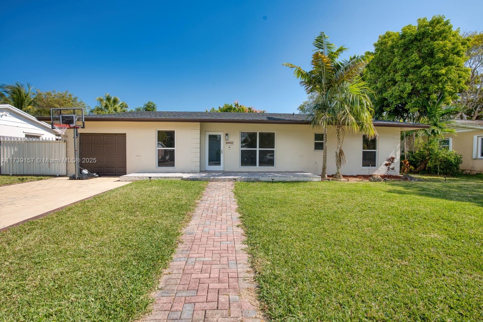 18033 SW 89th Pl  For Sale A11739157, FL