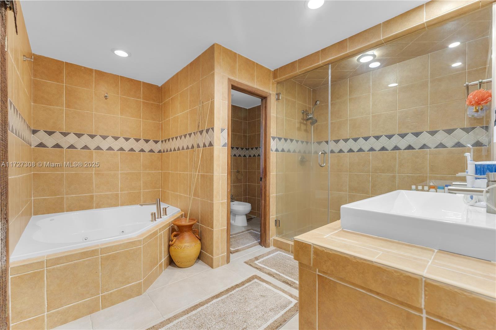 8301 Dundee Ter, Miami Lakes, Florida image 22