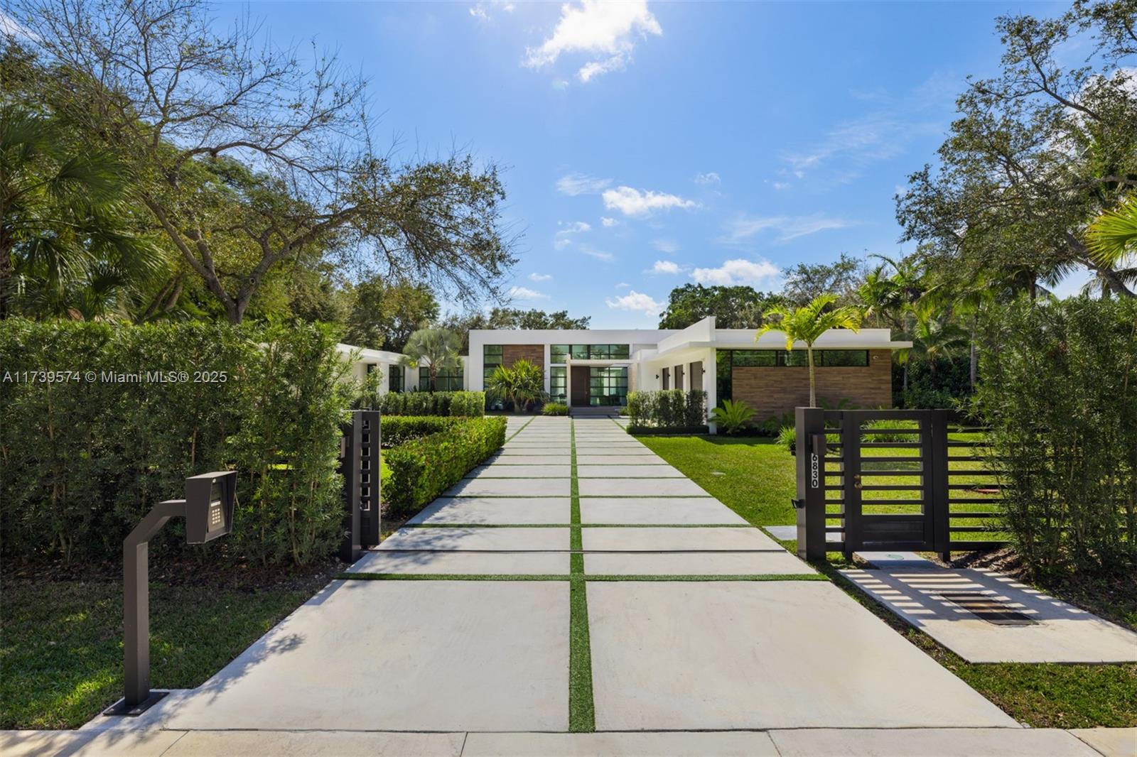 6830 SW 104th St, Pinecrest, Florida image 45
