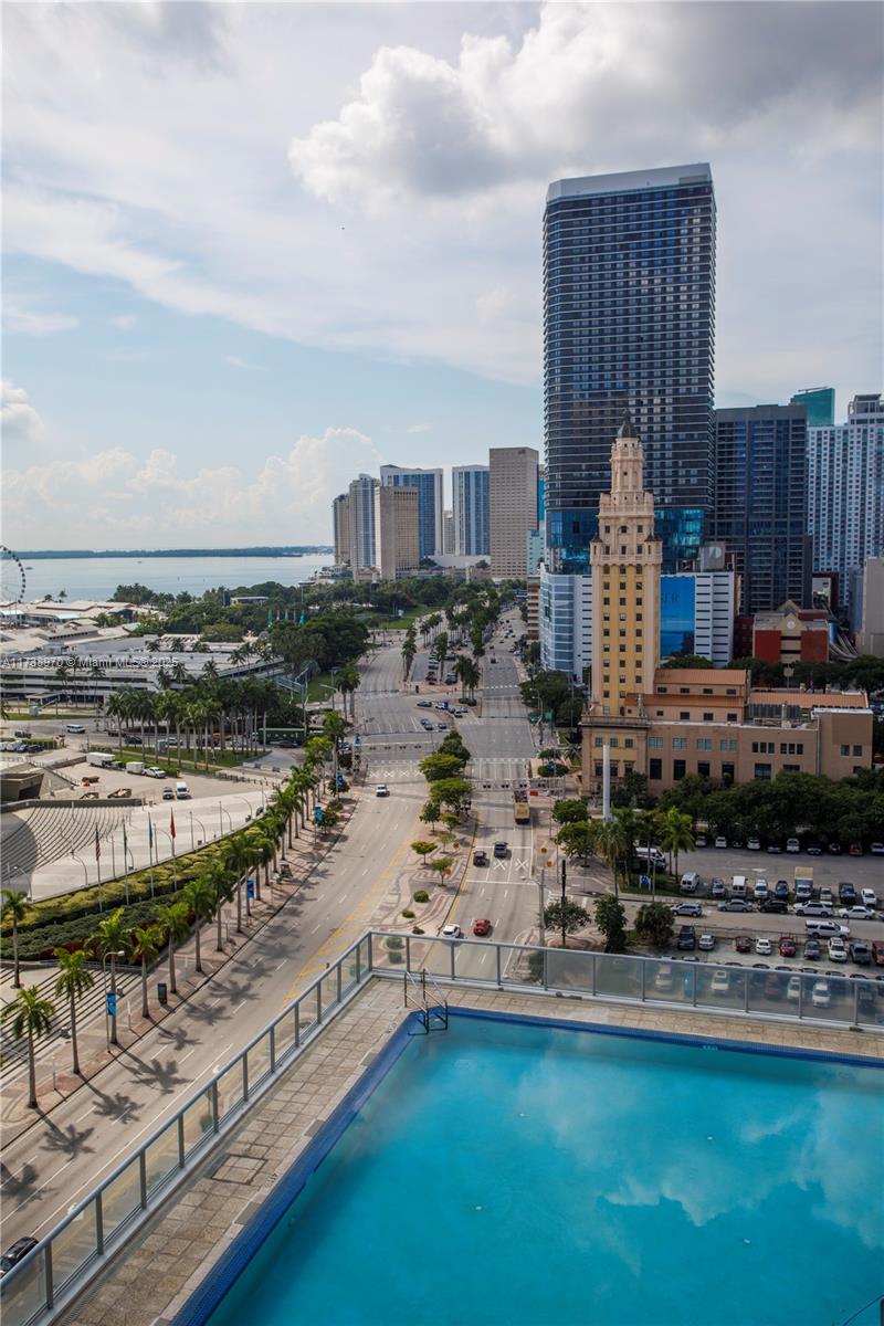 888 Biscayne Blvd #1707, Miami FL 33132