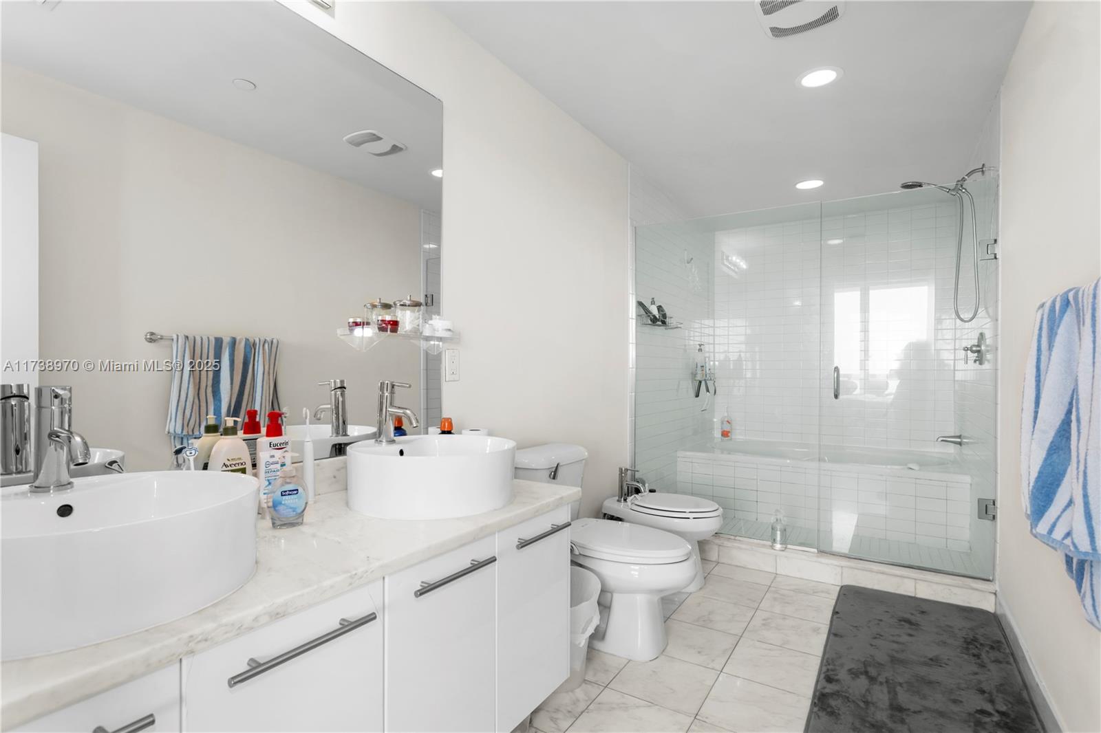 888 Biscayne Blvd #1707, Miami FL 33132