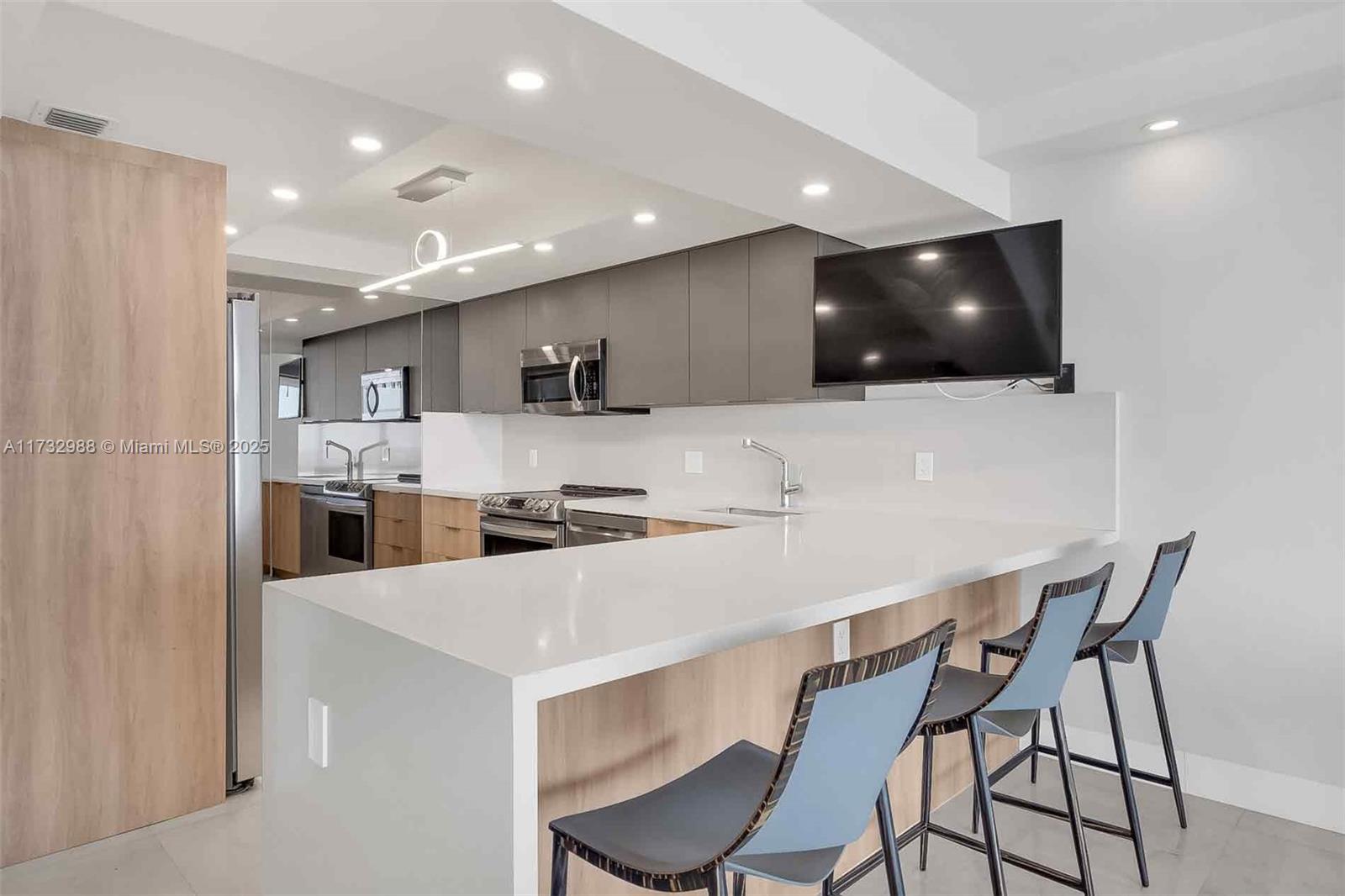 3 Grove Isle Dr #C1407, Coconut Grove, Florida image 12