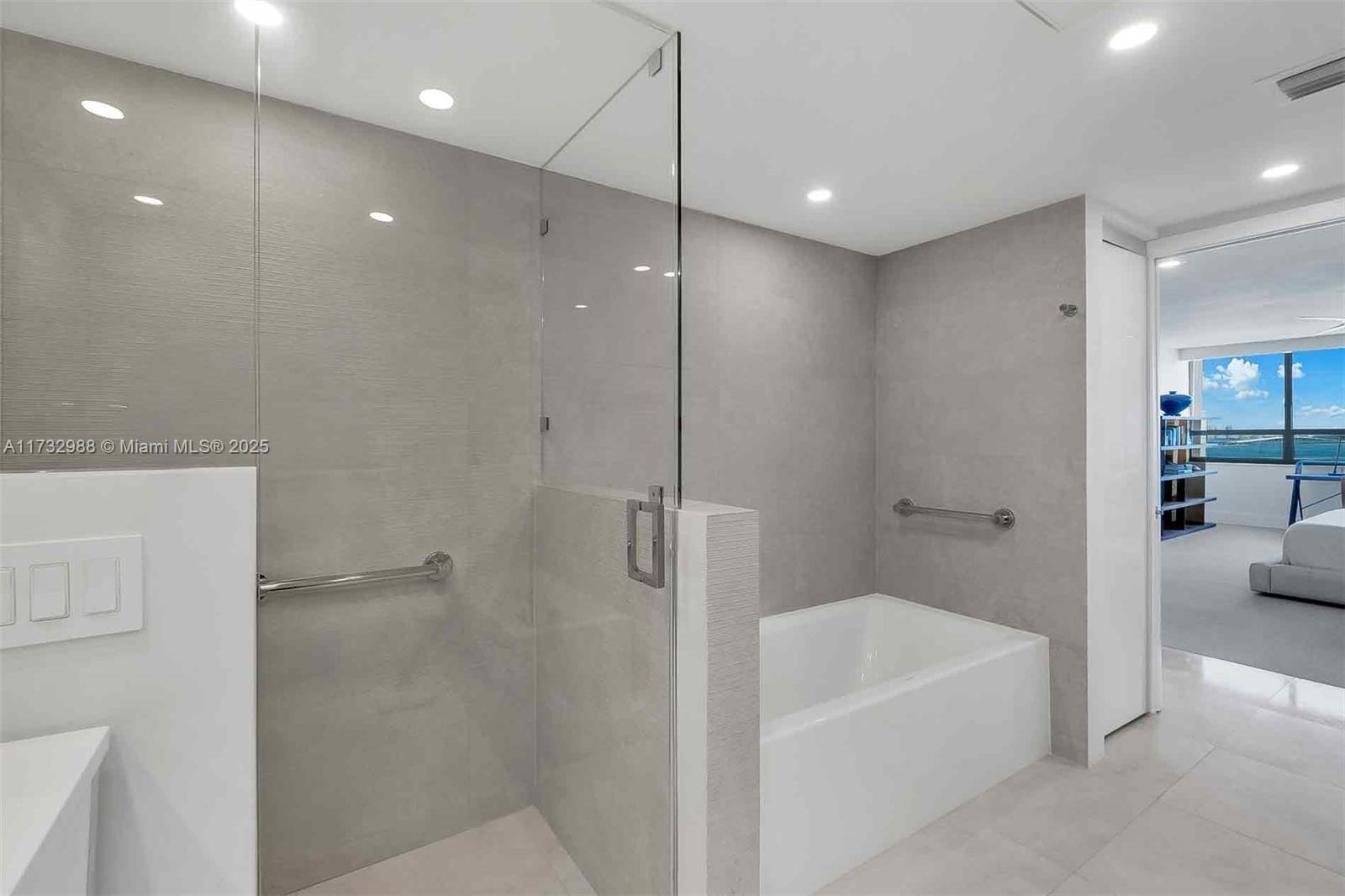 3 Grove Isle Dr #C1407, Coconut Grove, Florida image 27
