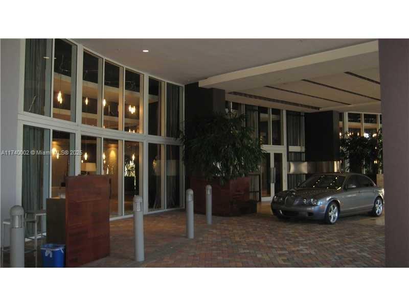 60 SW 13th St #2414, Miami FL 33130