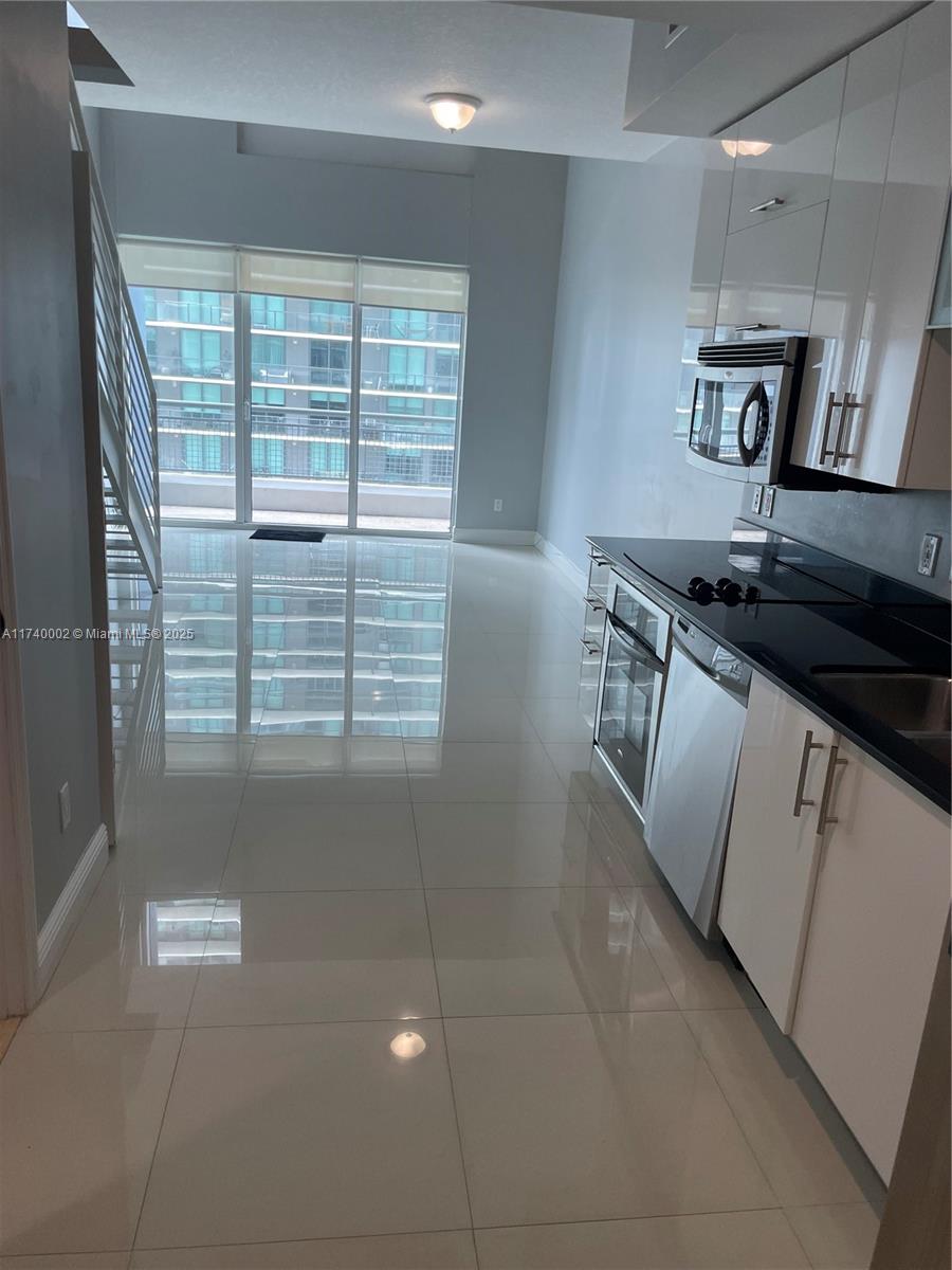 60 SW 13th St #2414, Miami FL 33130