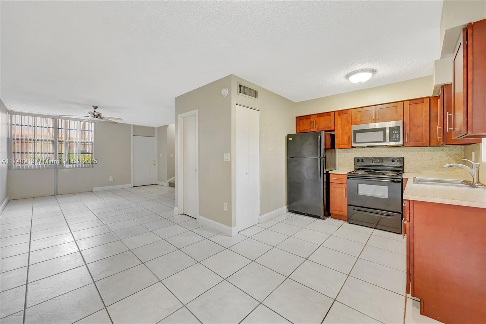 Listing Photo 9