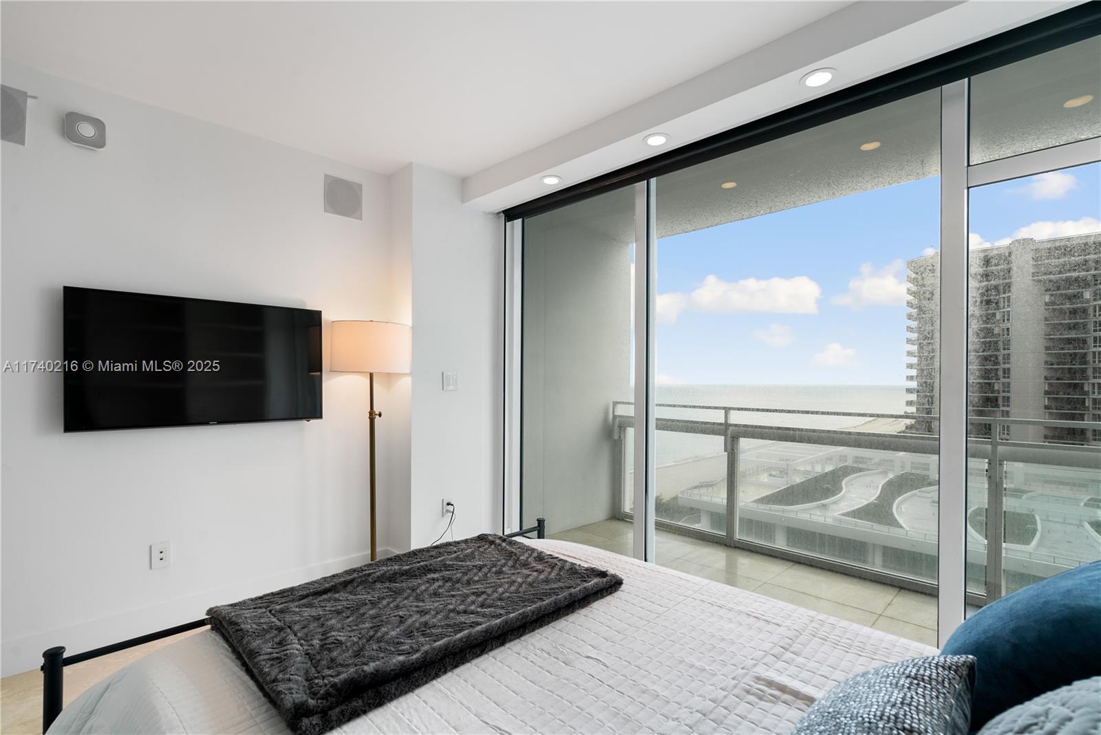 6801 Collins Ave #1108, Miami Beach FL 33141