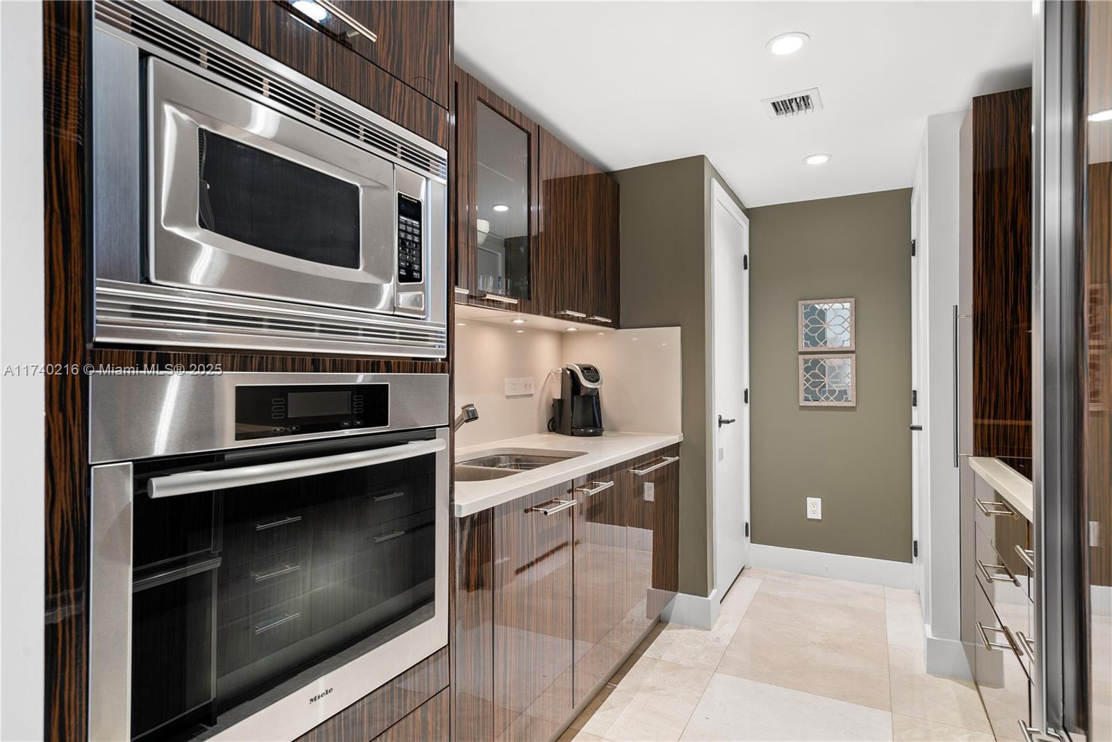 6801 Collins Ave #1108, Miami Beach FL 33141