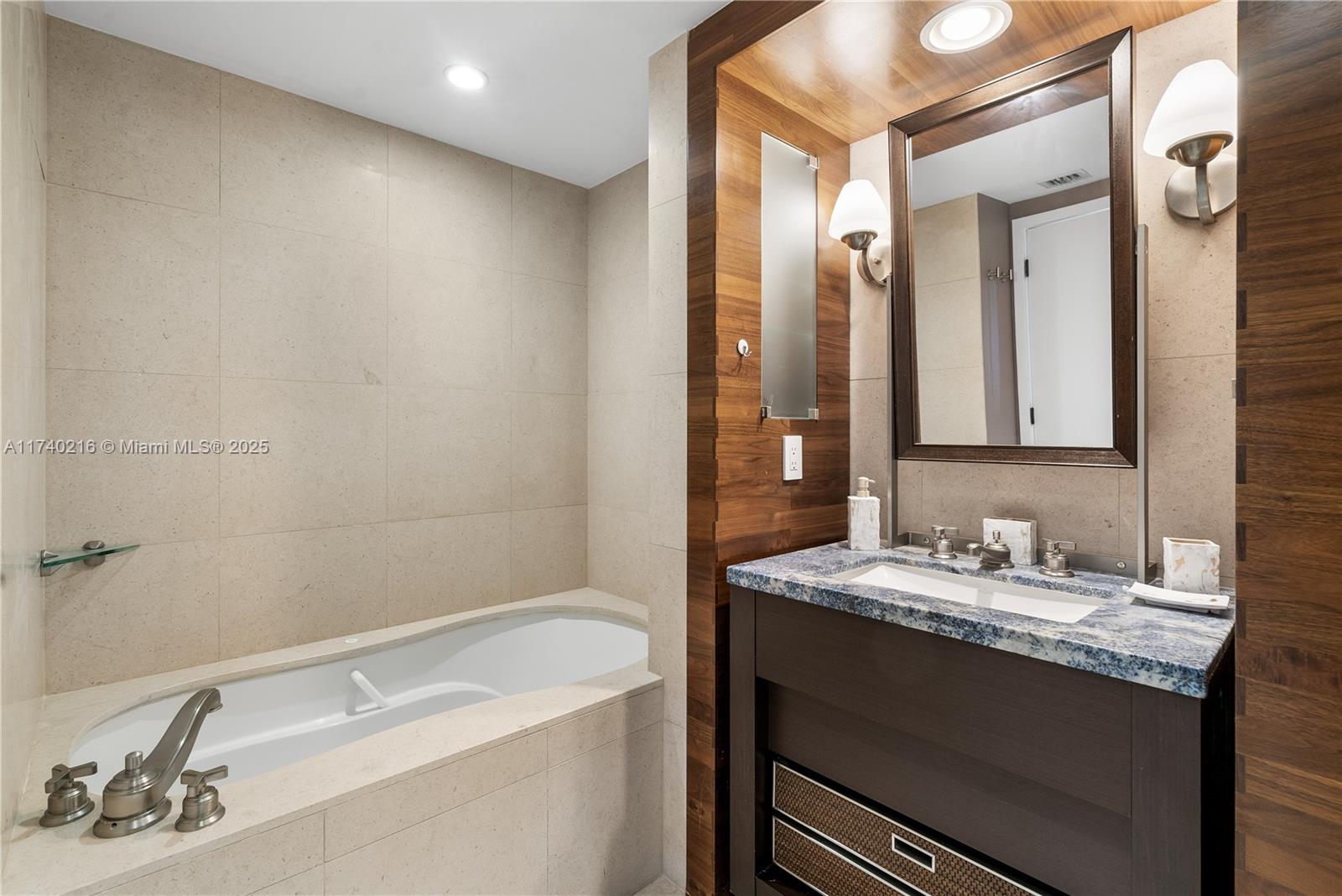 6801 Collins Ave #1108, Miami Beach FL 33141