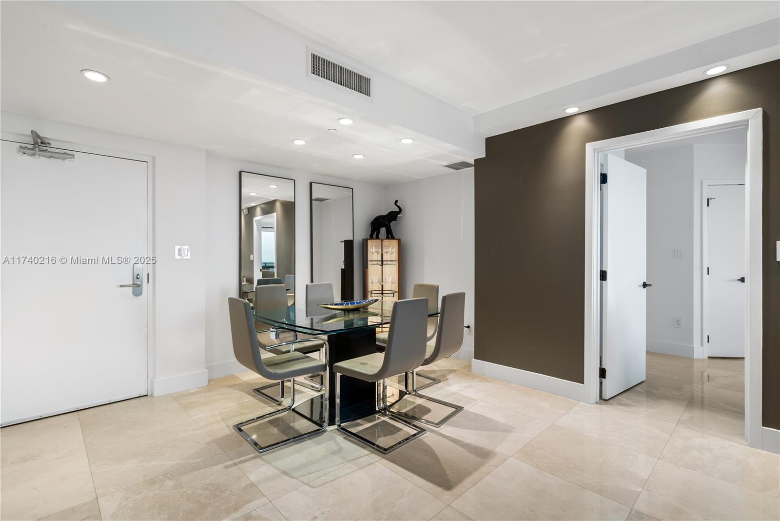 6801 Collins Ave #1108, Miami Beach FL 33141