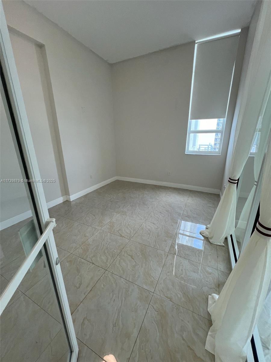 234 NE 3rd St #UPH06, Miami FL 33132