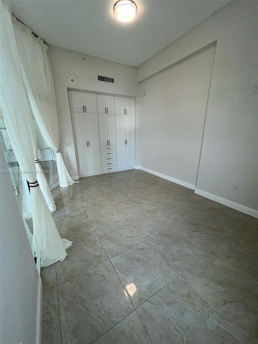234 NE 3rd St #UPH06, Miami FL 33132