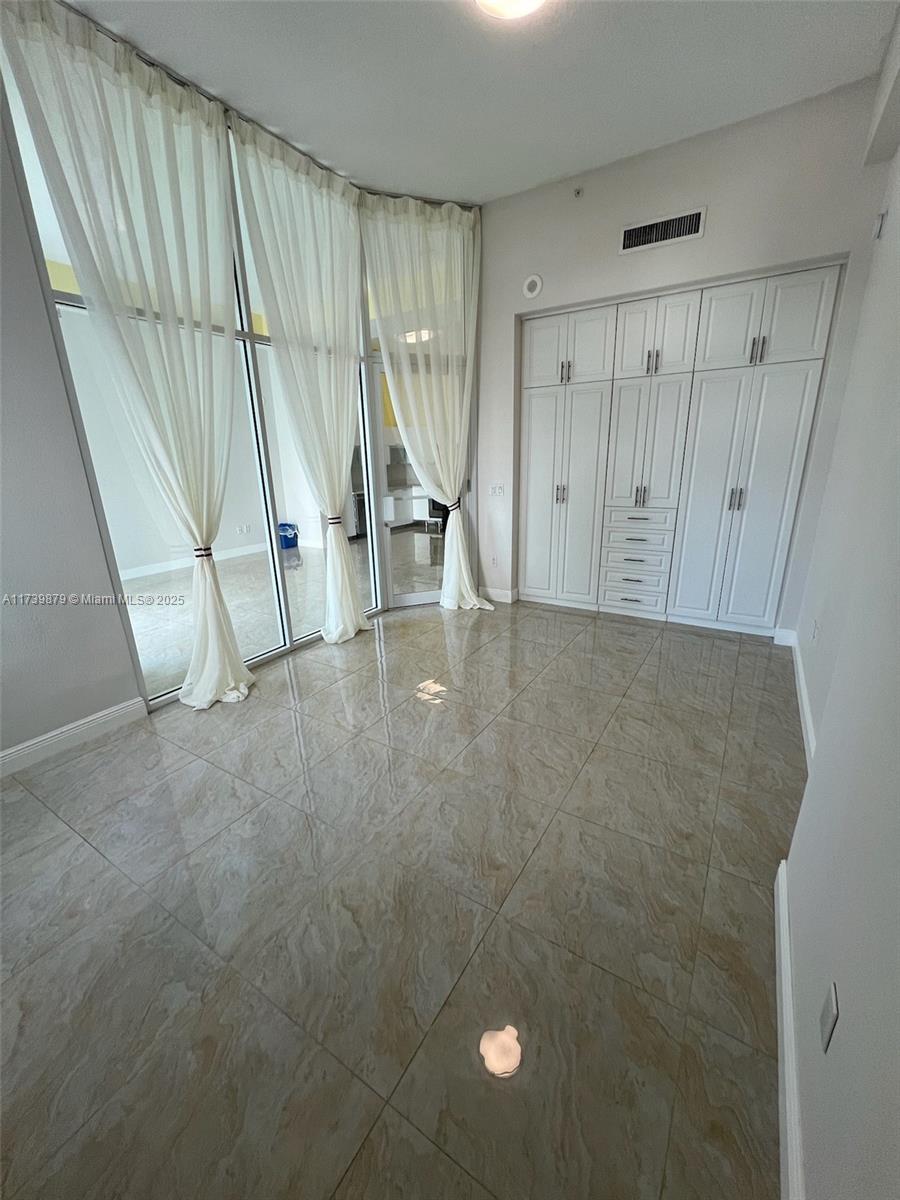 234 NE 3rd St #UPH06, Miami FL 33132