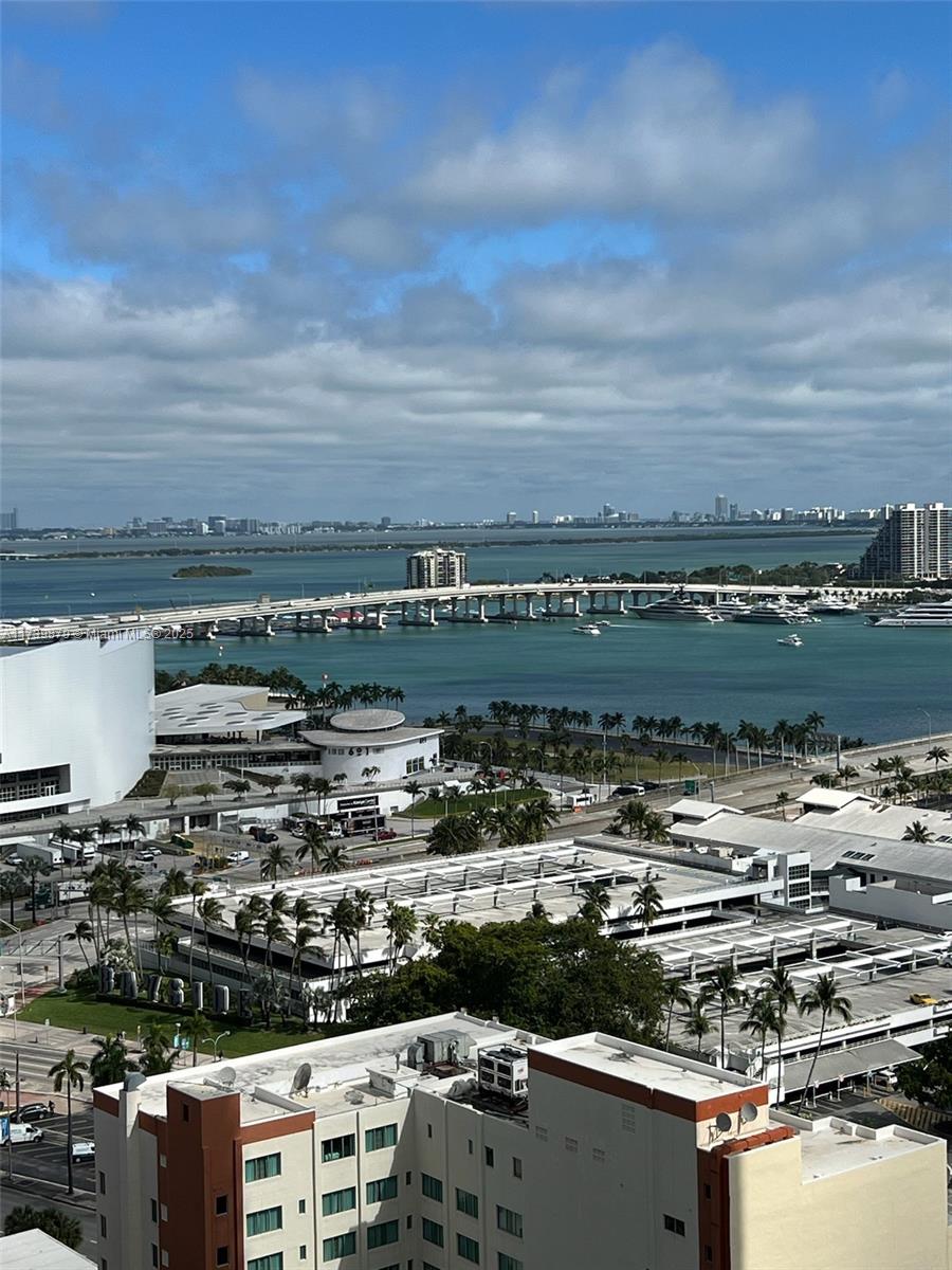 234 NE 3rd St #UPH06, Miami FL 33132