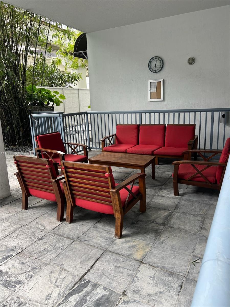 234 NE 3rd St #UPH06, Miami FL 33132