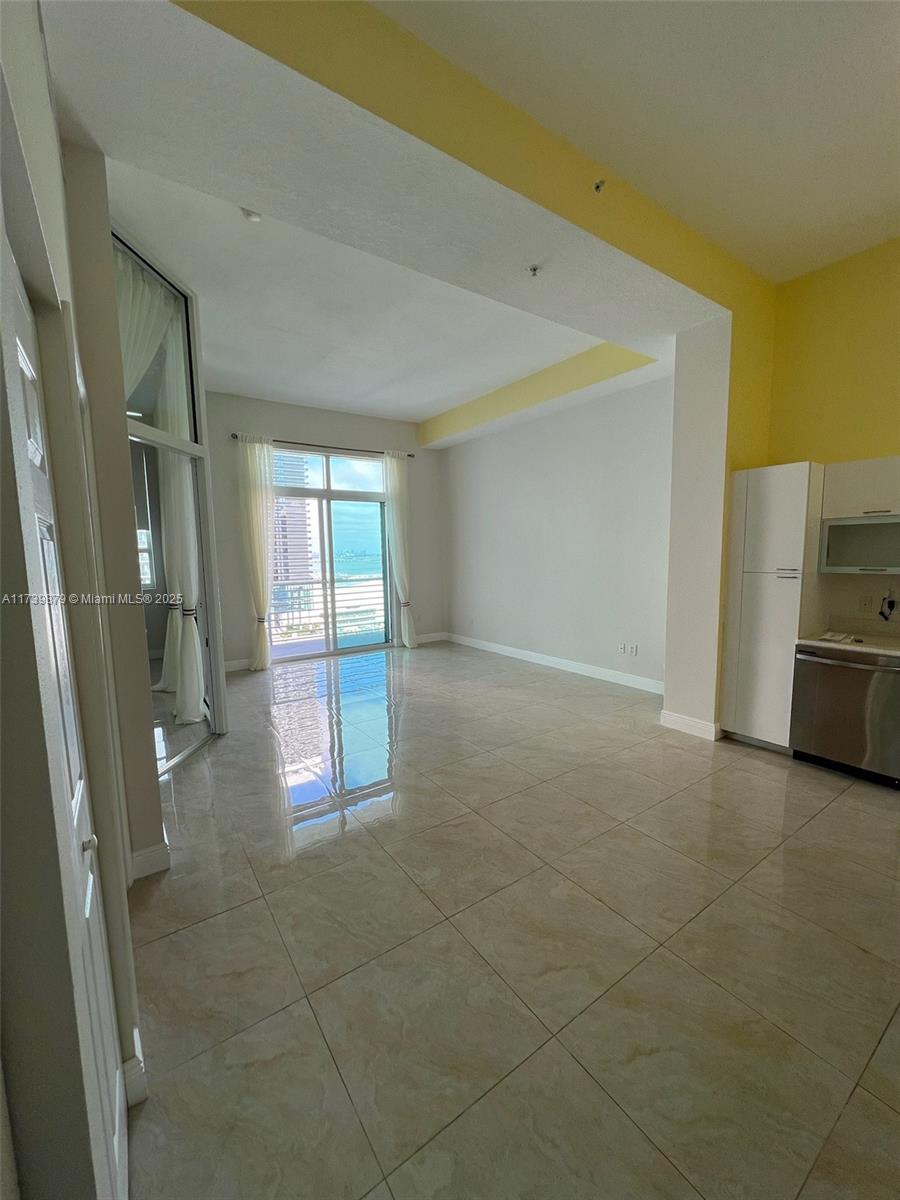 234 NE 3rd St #UPH06, Miami FL 33132