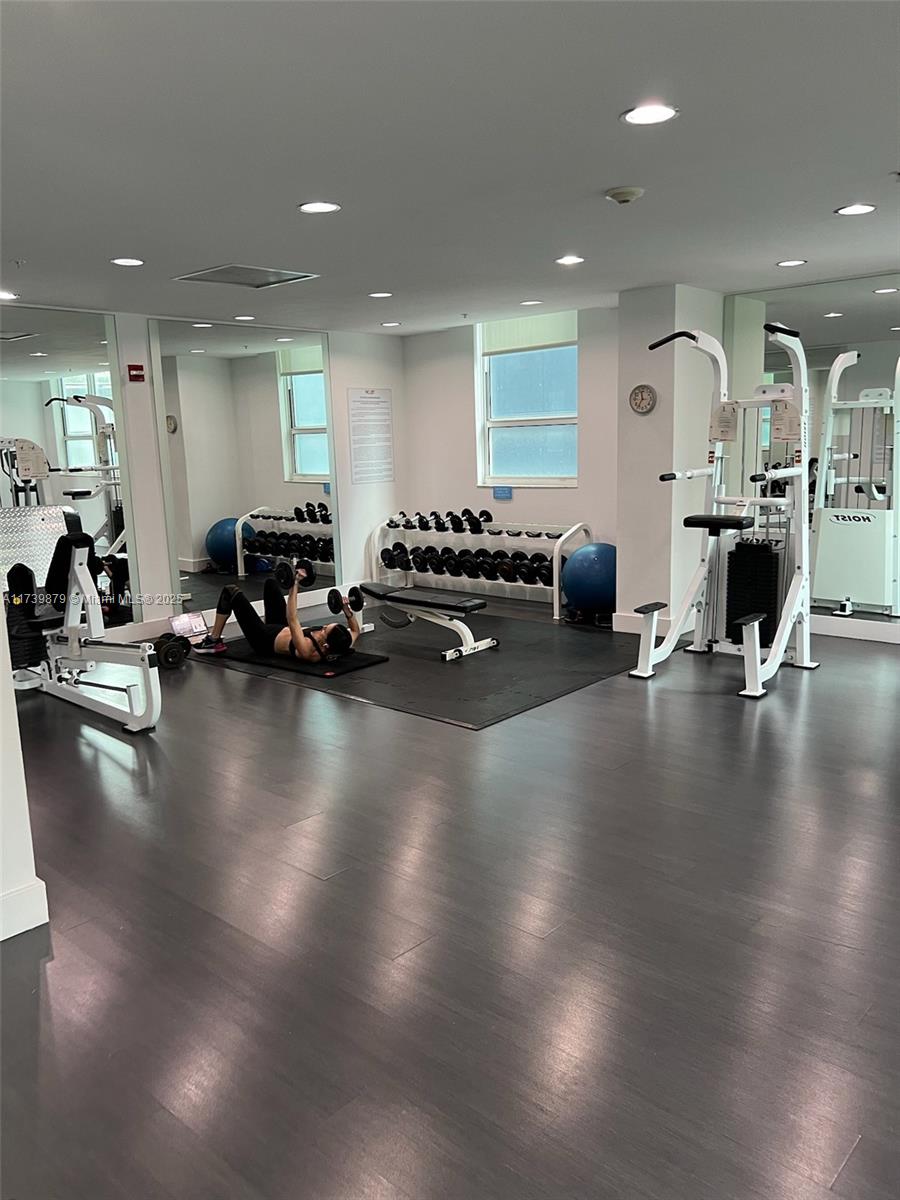 234 NE 3rd St #UPH06, Miami FL 33132