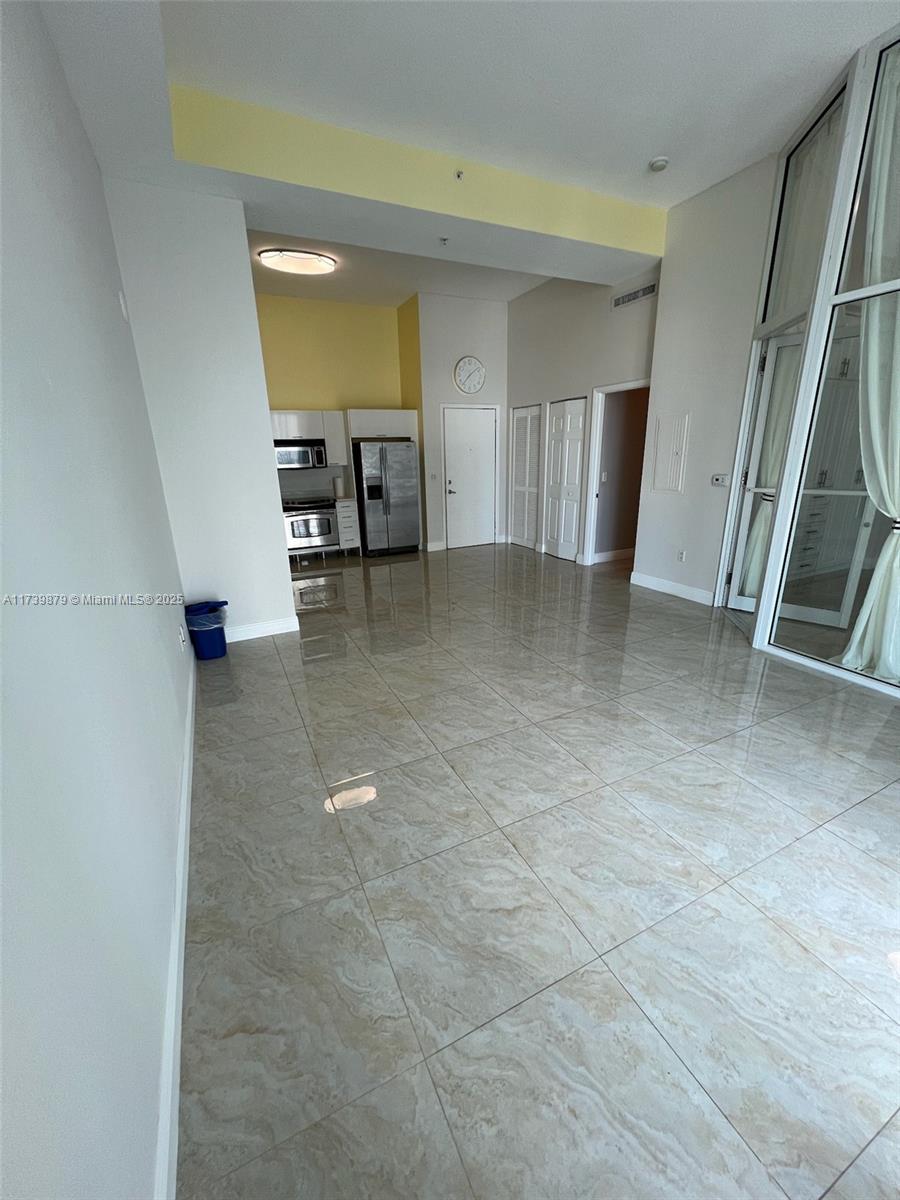 234 NE 3rd St #UPH06, Miami FL 33132