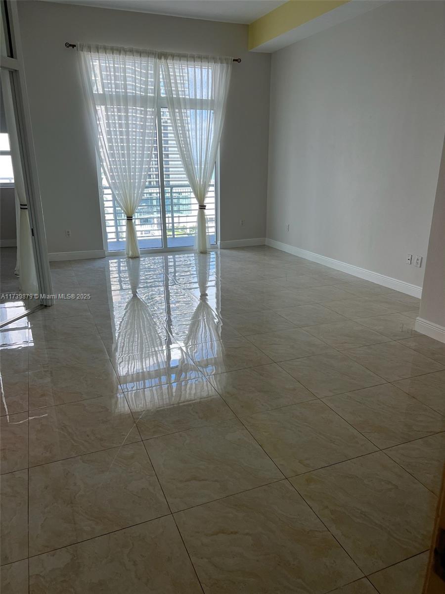 234 NE 3rd St #UPH06, Miami FL 33132