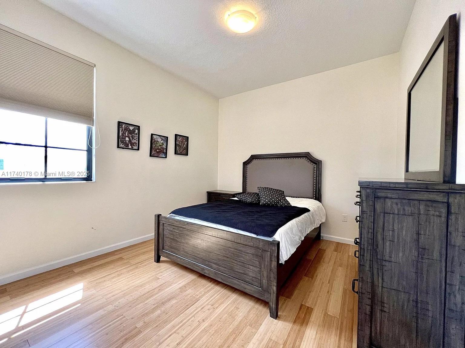 Listing Photo 14