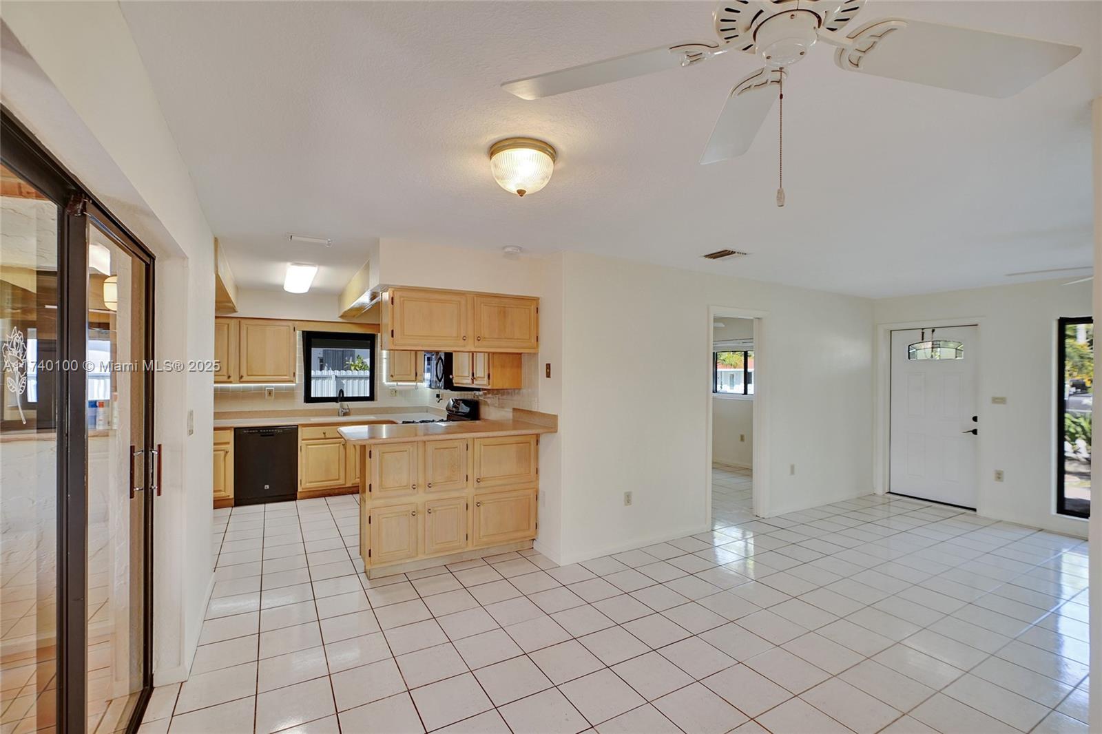 10470 SW 201st Ter, Cutler Bay, Florida image 12