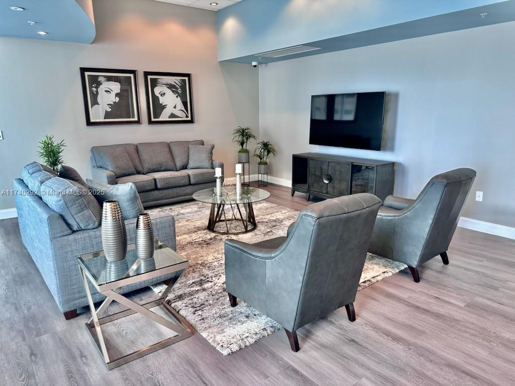 300 S Biscayne Blvd #T-2704, Miami FL 33131