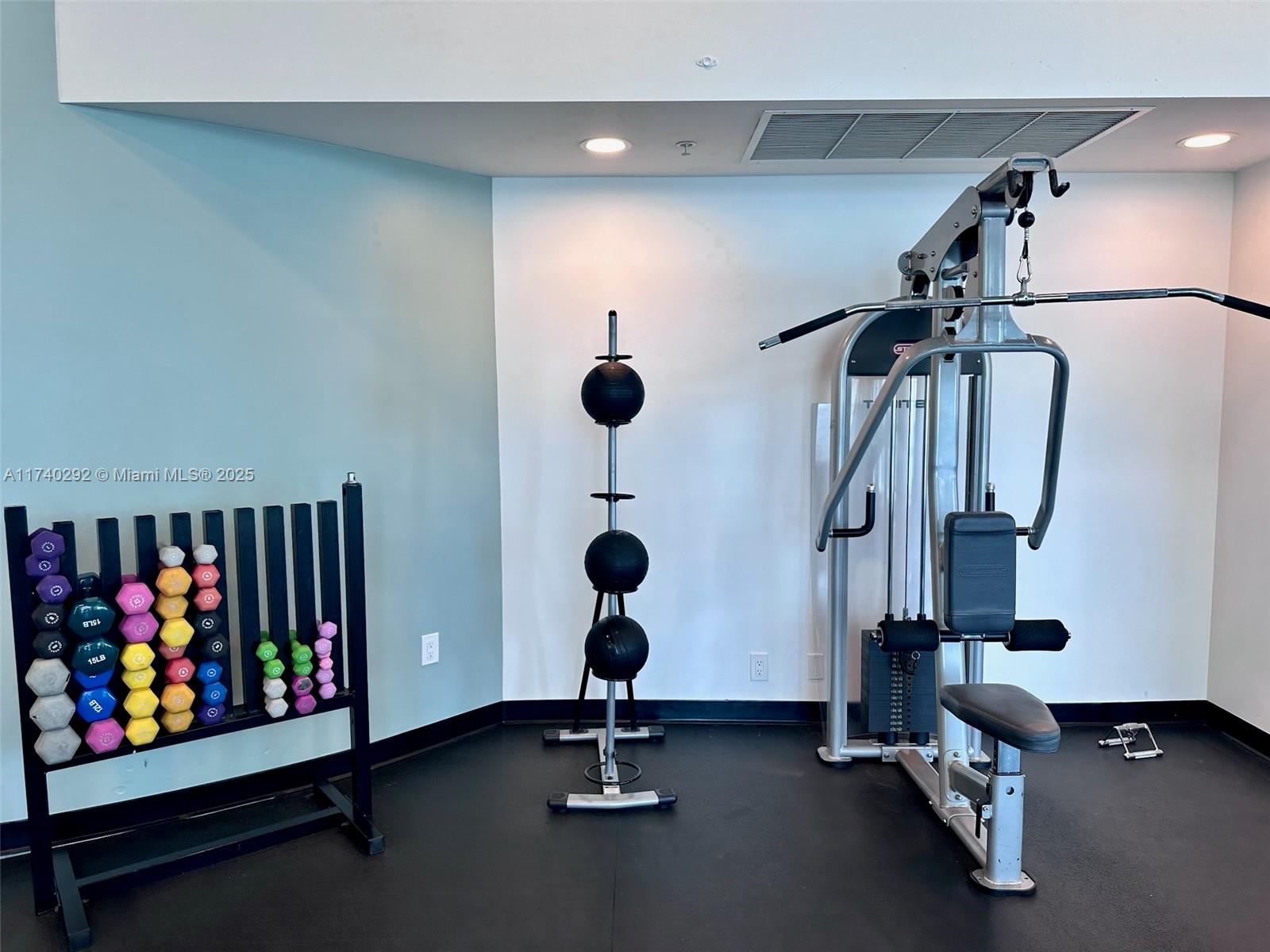 300 S Biscayne Blvd #T-2704, Miami FL 33131